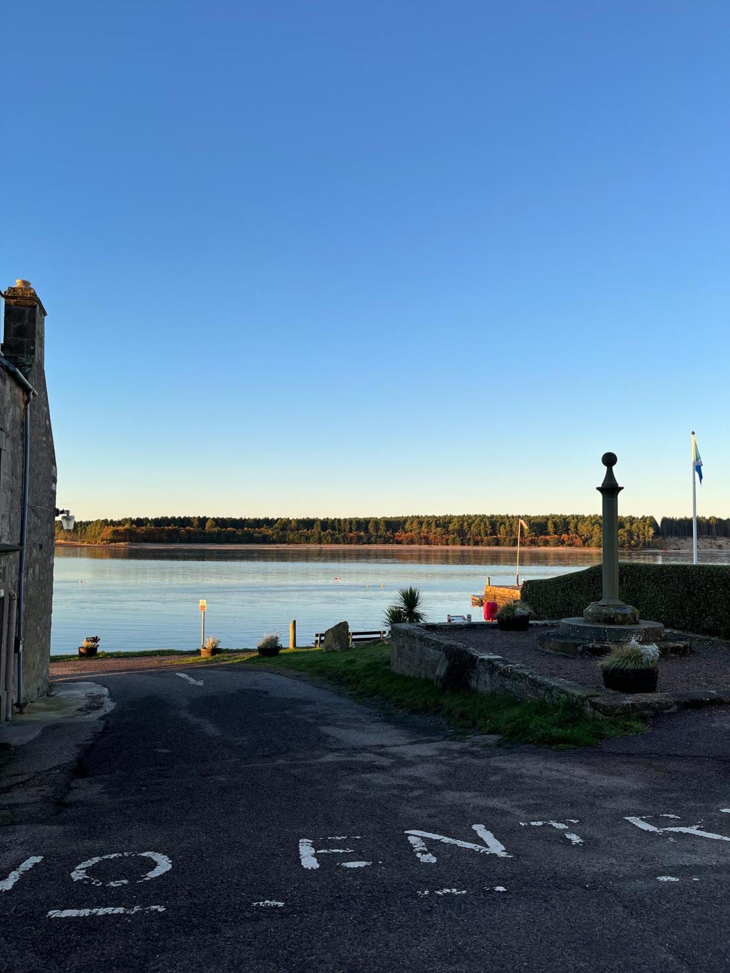 Crown And Anchor Inn Findhorn Εξωτερικό φωτογραφία